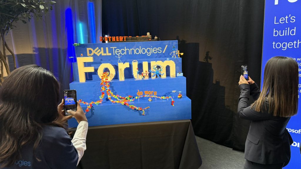 DELL Technologies/ Forum artwork by THE POWER OF BRICKS