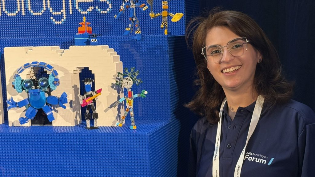 Participants who build something on the DELL Technologies/ Forum artwork with THE POWER OF BRICKS